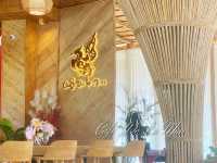 Cafe' De La Mon โดดเด่นด้วยการตกแต่งสไตล์มอญ