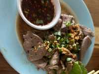 ร้นก๋วยเตี๋ยวเรือหม้อไฟแห่งป่าซาง จ.ลำพูน