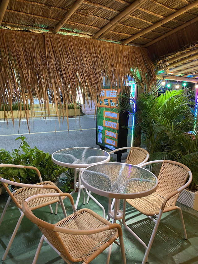Coco's Nai Harn Cafe 