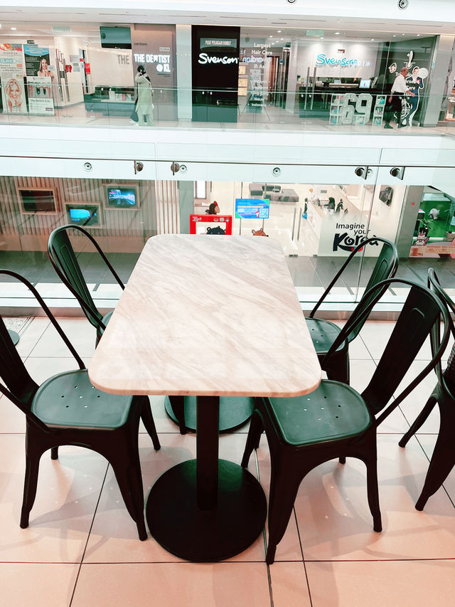 Petite Maison – A Cozy Gem for Coffee, Pastries, and Sweet Treats 