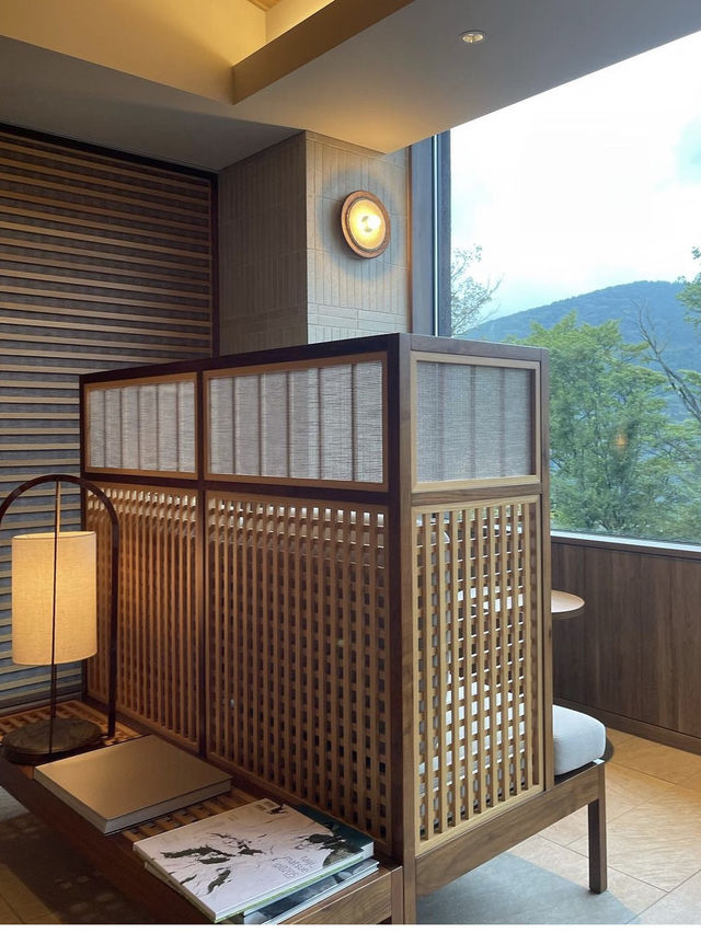 🏨【神奈川・箱根 ふふ箱根】全室スイート×源泉かけ流しの贅沢。静寂に包まれる大人の湯旅