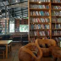📍 Booktree Library & Café – ป่าคลอก ภูเก็ต