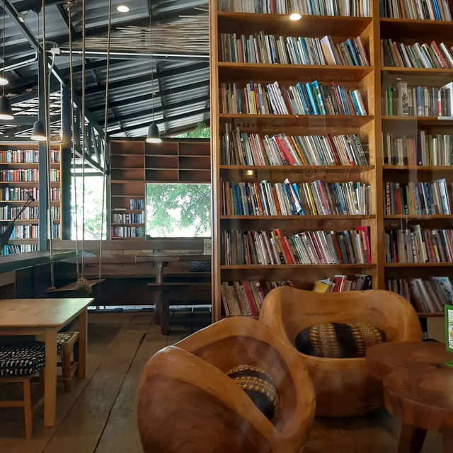 📍 Booktree Library & Café – ป่าคลอก ภูเก็ต
