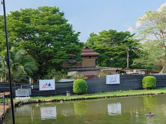 สถานที่ฮีลใจในบางไผ่ นนบุรี ตกปลาได้ ทานอาหารก็ดี
