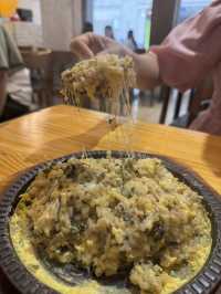 歐巴主理即炒熔岩蛋醬炒飯