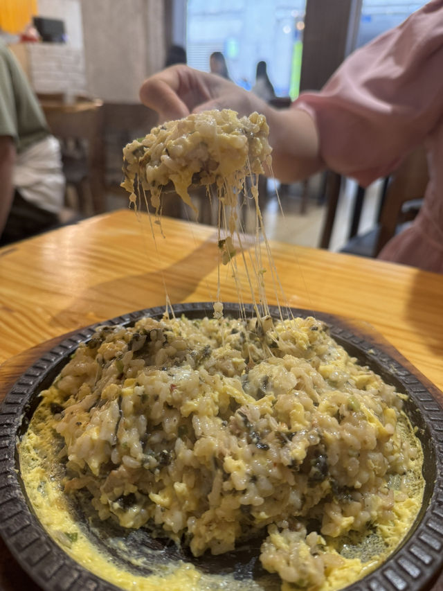 歐巴主理即炒熔岩蛋醬炒飯