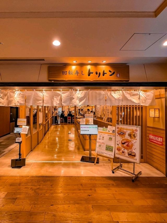 Conveyor belt sushi Triton Tokyo