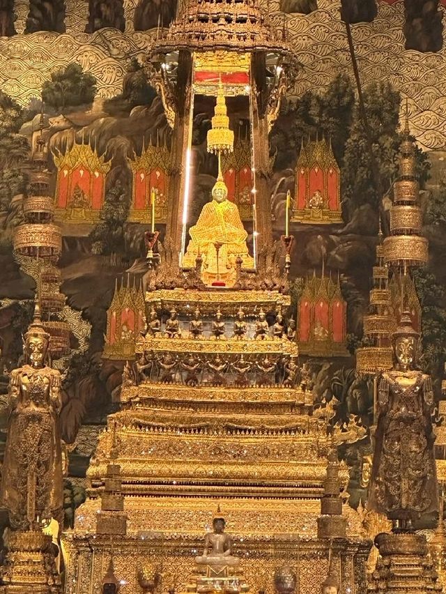 "Exploring Bangkok's Crown Jewel: The Grand Palace & Emerald Buddha"