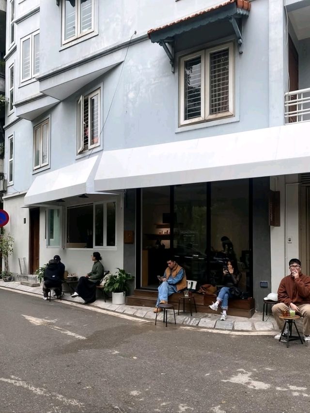 Low Battery Café