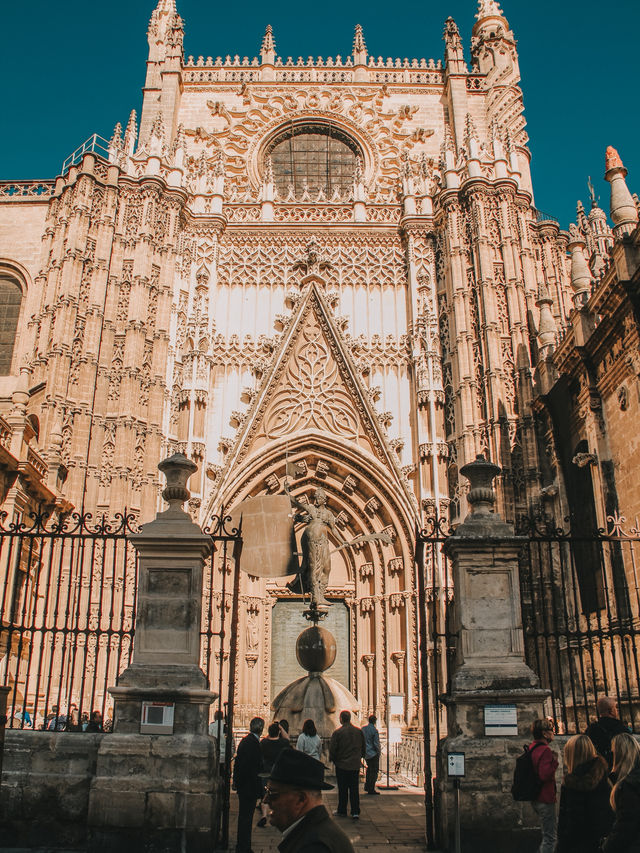 A Towering Wonder – My Visit to Catedral de Sevilla