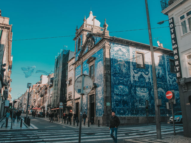 Blue and Beautiful – A Quick Stop at Porto’s Chapel of Souls 