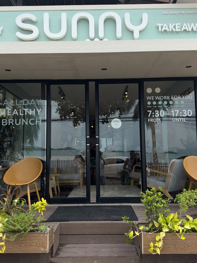 Sunny Cafe: Samui's Bright Spot