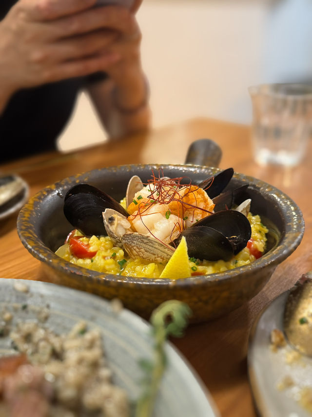 【上環巷口露營風Cafe ⛺️ 晚市主打歐陸fusion菜+自家製甜品都有驚喜✨】  【上環巷口露營風Cafe ⛺️ 晚市主打歐陸fusion菜+自家製甜品都有驚喜✨】