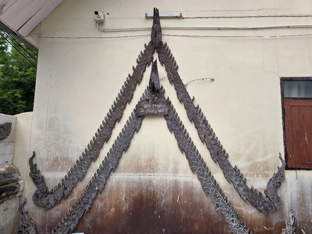วัดผ้าขาว วิหารงามทรงเก่า พระเจ้าขลังองค์ใหญ่