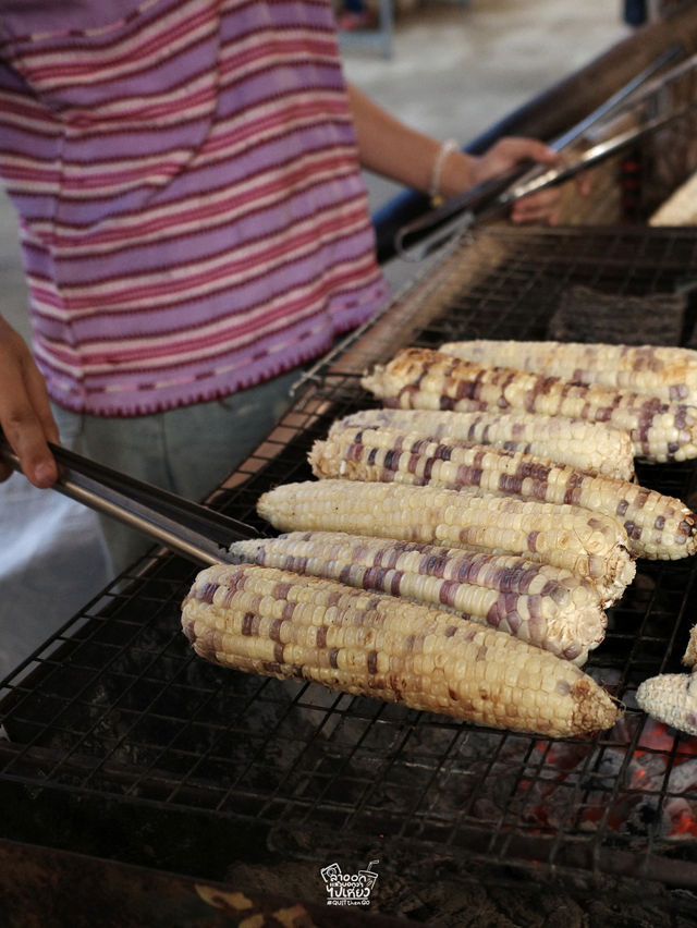 ชวนไปใส่บาตรพระล่องแพไม้ไผ่ เดินชิวหาของกินที่ตลาด
