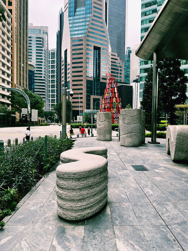 Art in Motion at Raffles Place 🎨🚶‍♂️