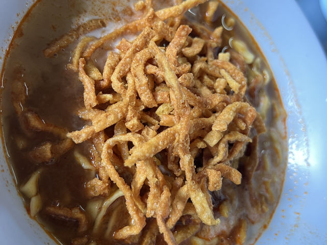 Khao Soi Mae Manee– ตำนาน 40 ปี 