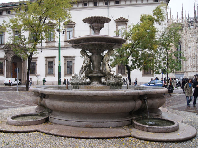 🚶‍♂️Strolling Through History – Piazza del Duomo, Milan