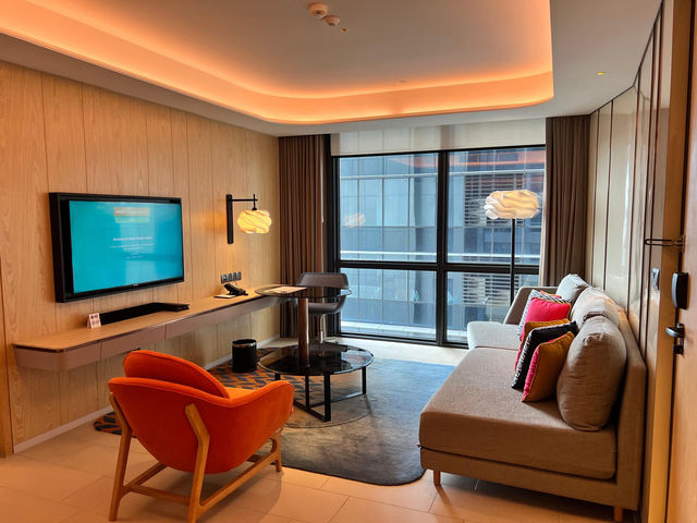 Amari Kuala Lumpur Club Suite Review | Spacious Luxury, Amazing Buffet & Warm Birthday Surprise! 