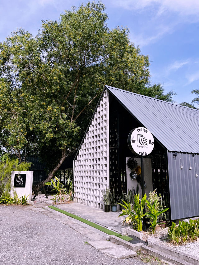Lakeside Café – Hidden Gem by the Sepang Circuit