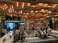 Dream Plaza 台北統一阪急二館 全台最大星巴克