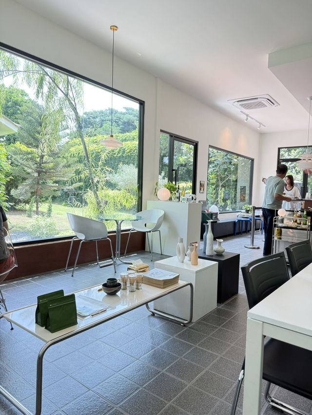 A Life cafe & gallery ร่มรื่นกับเครื่องดื่มอร่อยๆ