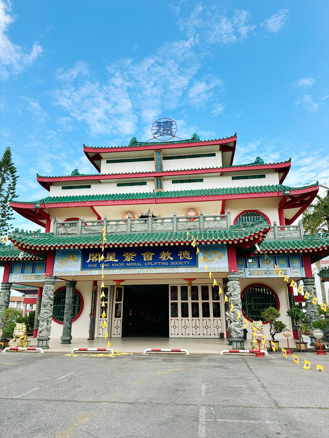 ミリの静寂な心のオアシス ― 善行の光、Che Sing Khor
