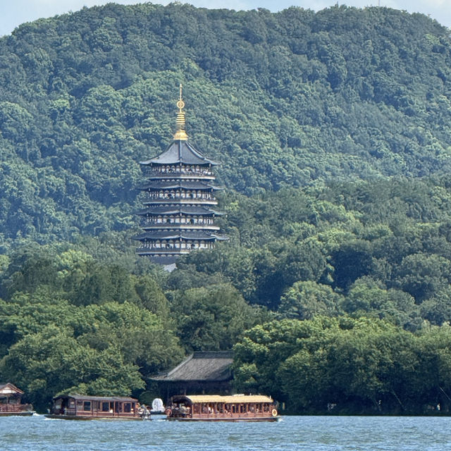 Hangzhou in 36 Hours: Temples, Tea Fields & Timeless Views on the Lake 🌿 Hangzhou in 36 Hours: Temples, Tea Fields & Timeless Views on the Lake 🌿