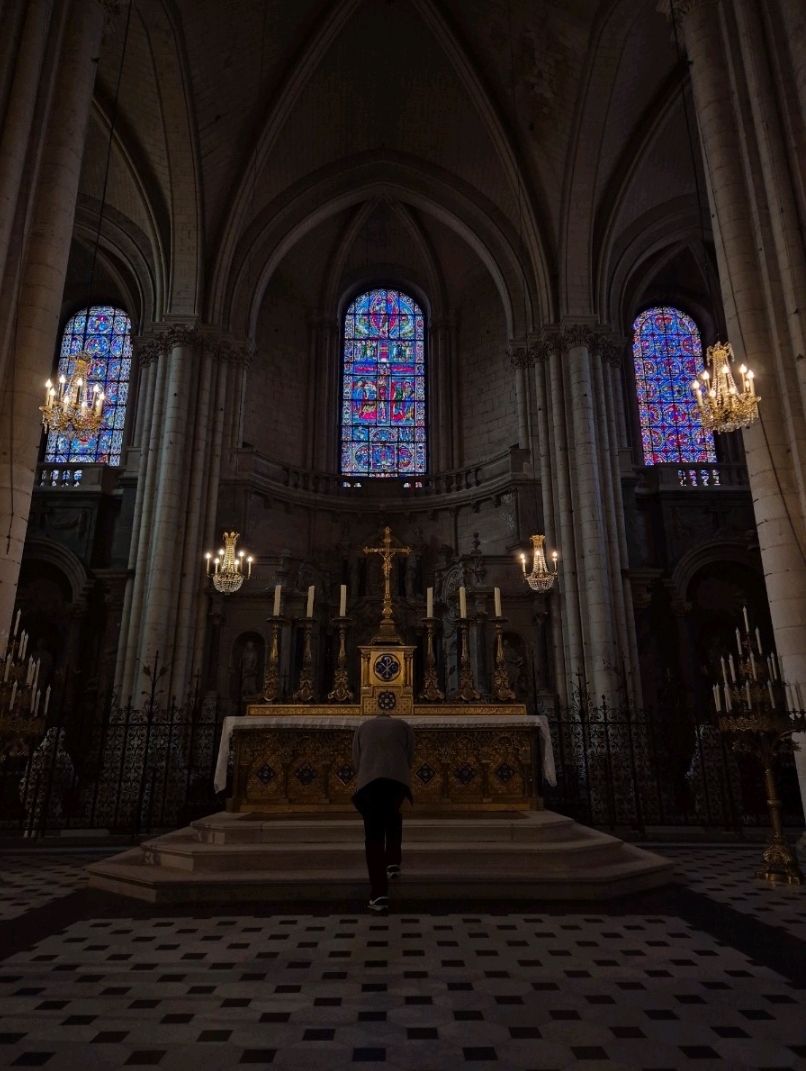 ⛪️ ทัวร์ – สำรวจมหาวิหารปัวตีเย ✨