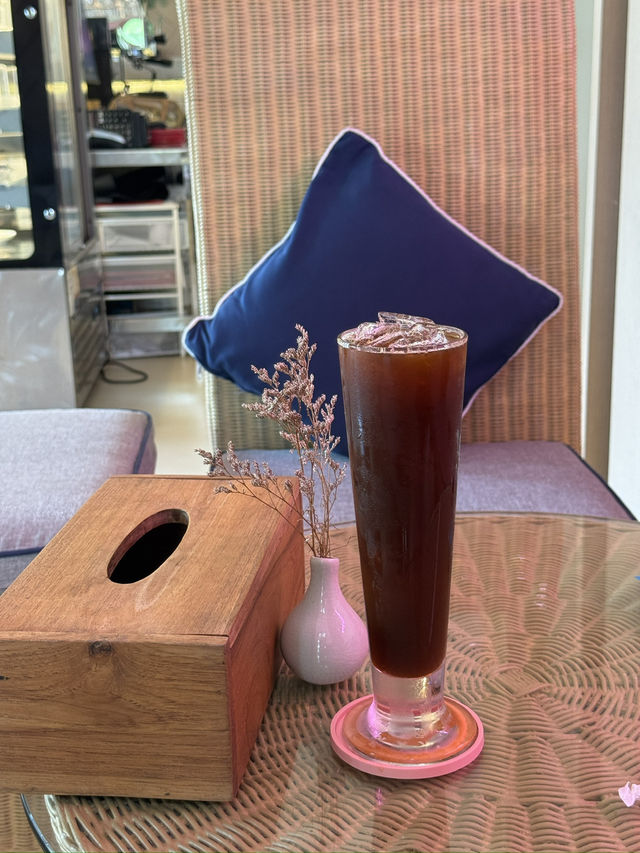 คาเฟ่ลับๆ ในโรงแรมอัปสรา เขาหลัก