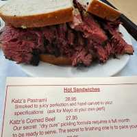 紐約百年經典:Katz’s Delicatessen的必訪魅力