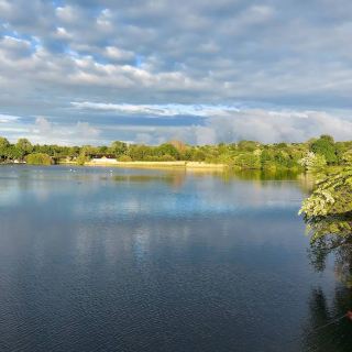 Cosmeston Lakes Country Park & ​​Medieval Village – เดินเล่นผ่านทะเลสาบ ธรรมชาติ และวิถีชีวิตในศตวรรษที่ 14