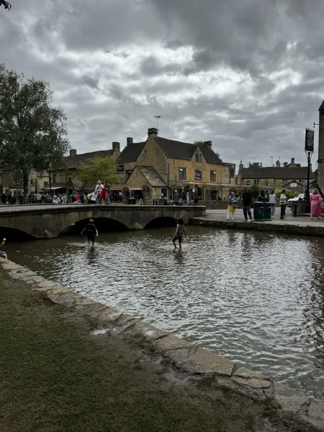London Suburban Trip | Bourton on the Water - The Most Beautiful English Village