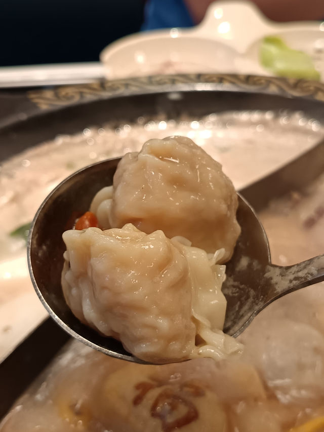 今天吃撐了！火鍋界天花板:SRF和牛+哈根達斯任性吃