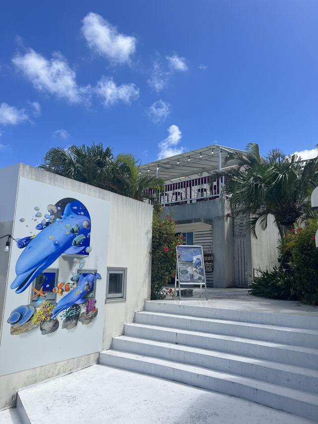晴天下悠閒逛瀨長島建築群  
