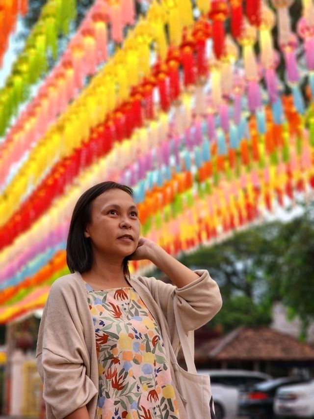 เที่ยวงานเทศกาลแขวนโคมแสนดวง จ. ลำพูน