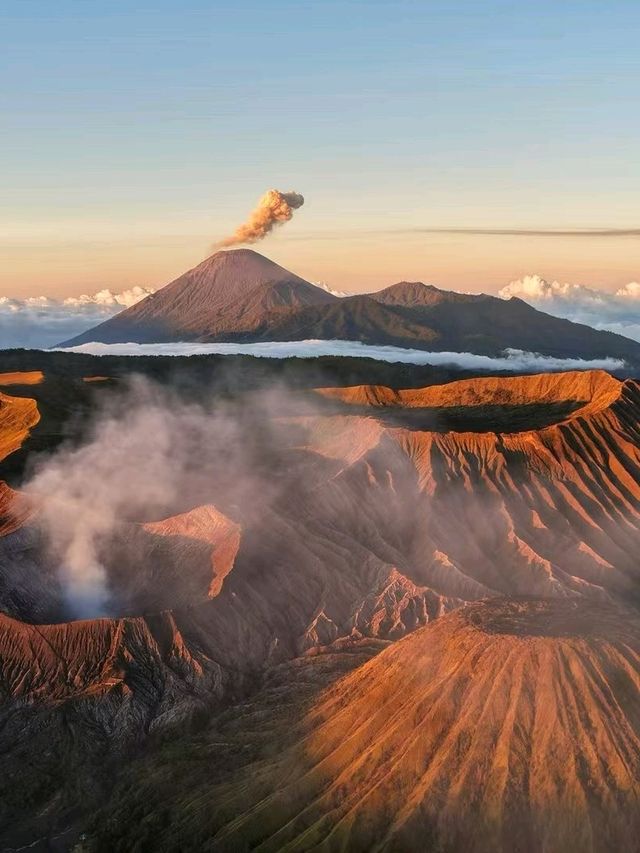 Volcano Sunrise Views🌋