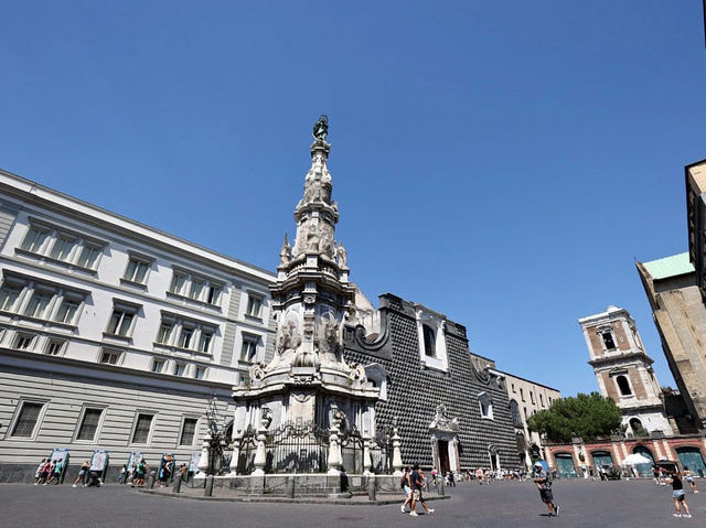 Vibrant Life and History in Napoli