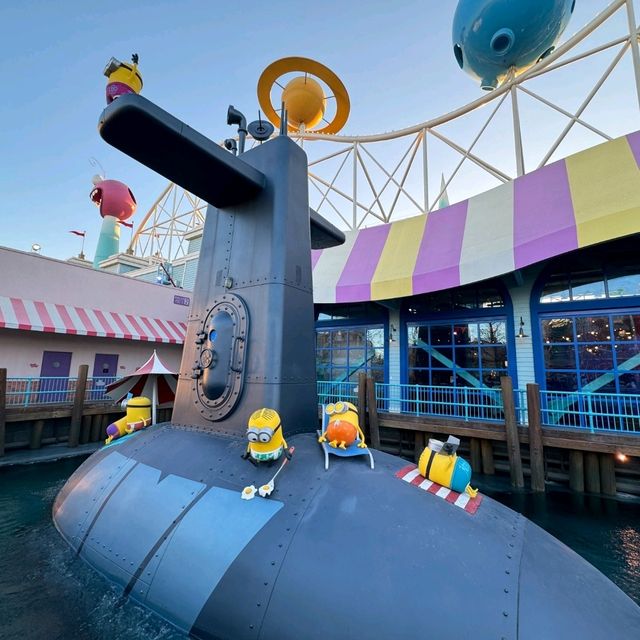 💛 “The Banana Icon: Minion Statue at Universal Studios Beijing” 💛 “The Banana Icon: Minion Statue at Universal Studios Beijing”