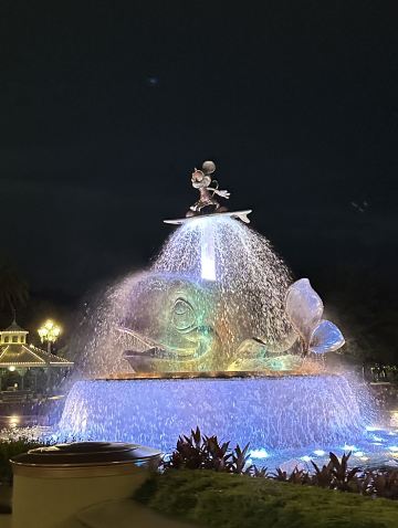 雨の日でも楽しめるロマンチックな光のショー✨ | Trip.com 香港