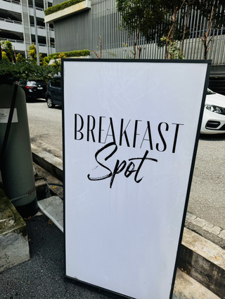 Pittsburgh’s Vibe Check: The Ultimate Weekend Breakfast Spot 🌧️☕️
