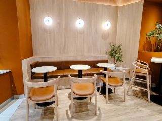 新しいカフェをチェック！Tim Hortonsで心温まる雰囲気を！。