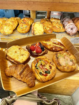 Lunch at the cafe & bar run by the popular "Rojiura Bakery".
