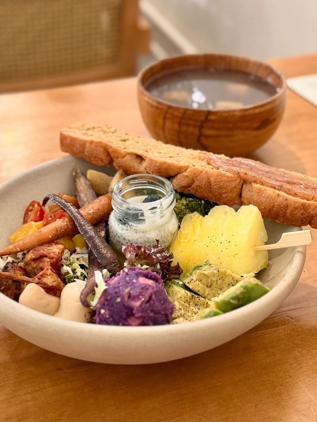 香港🇭🇰 繼續堅持用本地有機食材,對注重健康嘅香港人嚟講真係好啱 🥬🥑🥝🍏