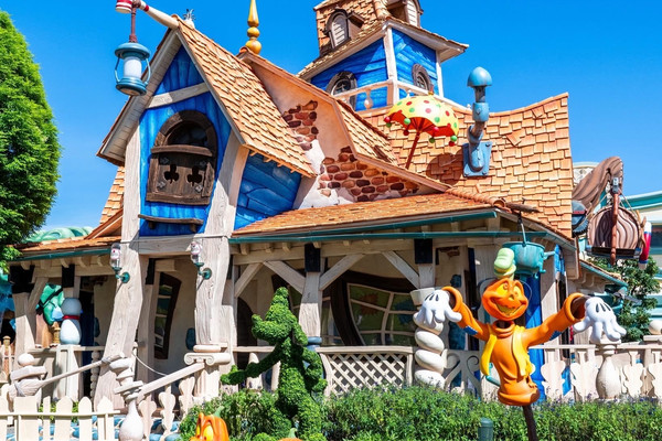 🎃🍂 Autumn at Tokyo Disneyland feels extra magical during