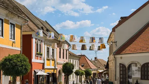 Szentendre: The Filming Site of Jolin Tsai’s Music Video — traveler post in Madrid