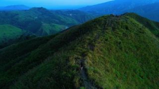 ⛰️🌿 Taking a moment to appreciate Panimahawa Ridge. 💚