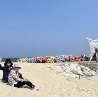우리나라 맞아? 알록달록한 방파제가 있는 해수욕장