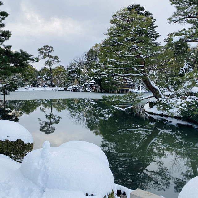 【金沢市🇯🇵兼六園】雪景色に包まれて☺️庭園散策