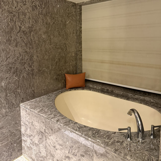 Mandarin Oriental Jakarta Superior Suite